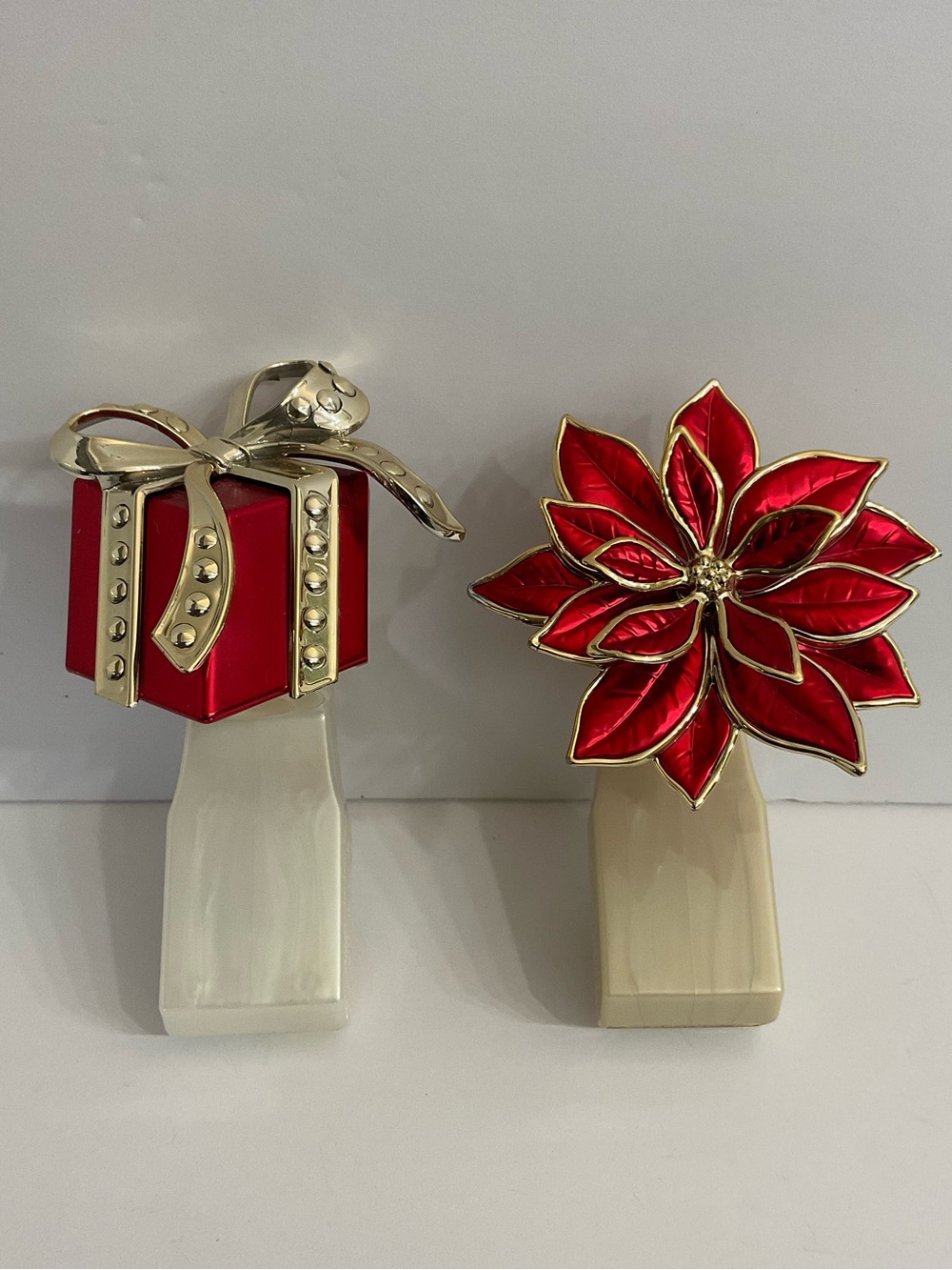 Bath & Body Works Wallflowers Plug In Christmas Present & Poinsettia